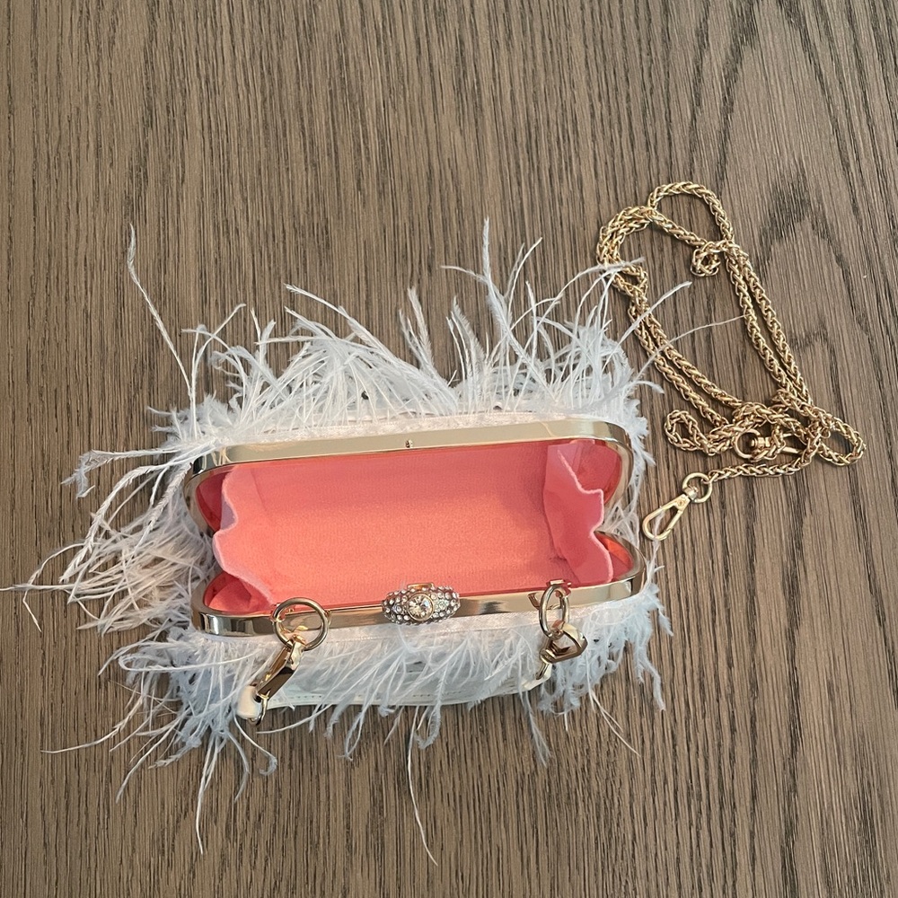 Elegant White Feather Clutch - Picture 4 of 4